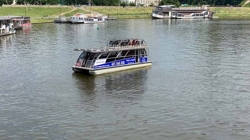 Krakow: Day or Night Vistula River Cruise with Audio Guide - Price and timing: why $18 feels like good value