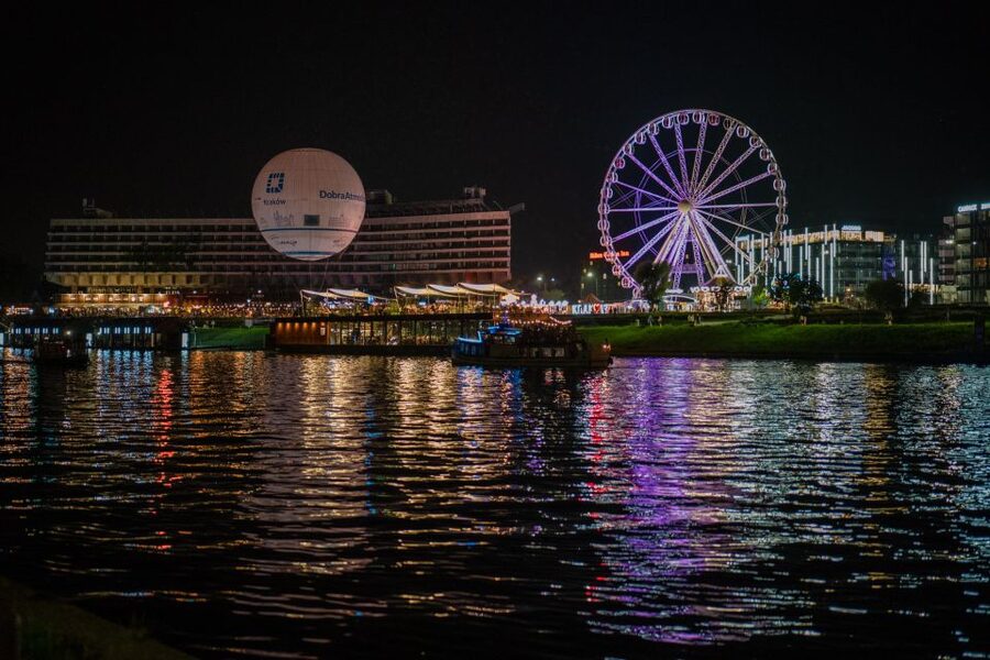 Kraków: Evening or Night River Cruise - Kapitan Victor pier by Sheraton: finding your boat fast
