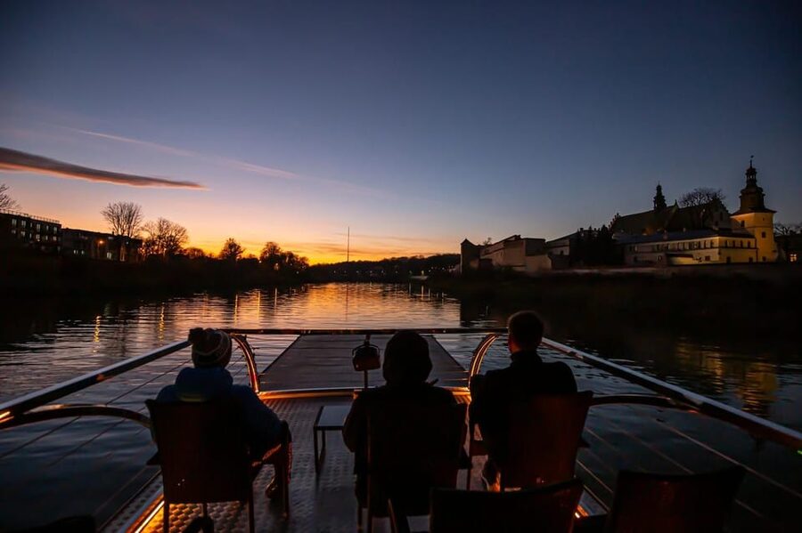 Krakow: Sightseeing Cruise on the Vistula River - Manggha Museum and the wave-shaped roof effect