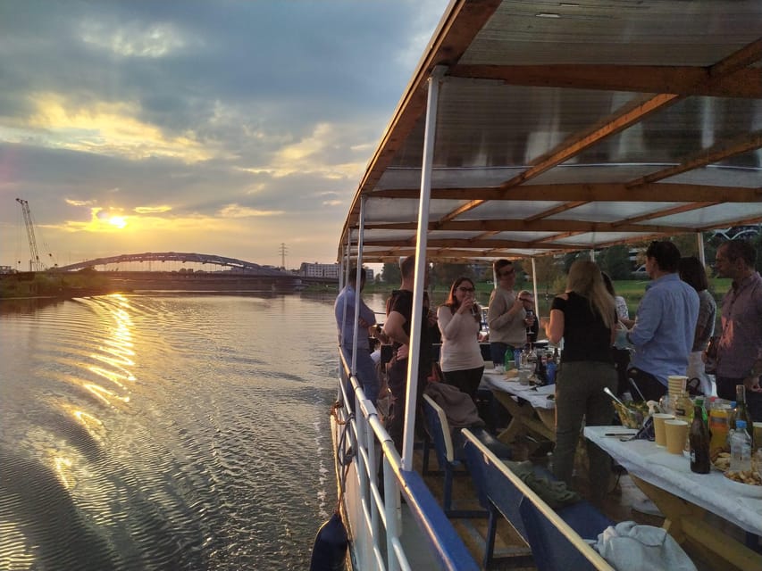 Krakow: Vistula River Cruise with Historical Views - Why a Vistula Cruise is the fastest way to read Krakow