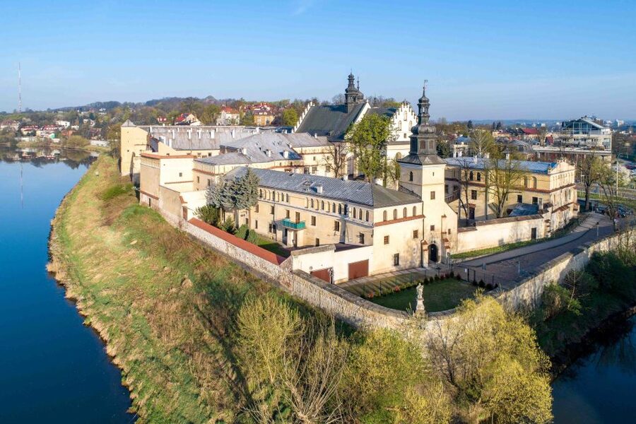 Krakow: Vistula River Cruise with Historical Views - Kościuszko Mound and Schloss Wartenberg: the story shifts