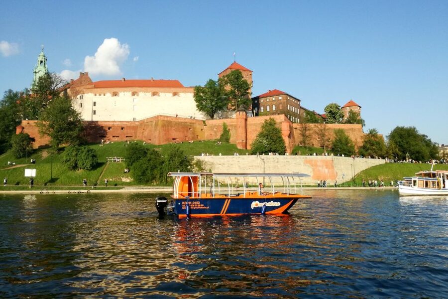 Krakow: Vistula River Cruise with Historical Views - Podgórze and Kazimierz: seeing the Jewish quarter glide past