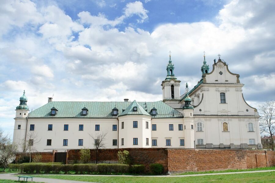 Krakow: Vistula River Cruise with Historical Views - Audio guide, crew, and the reality of small-boat sightseeing