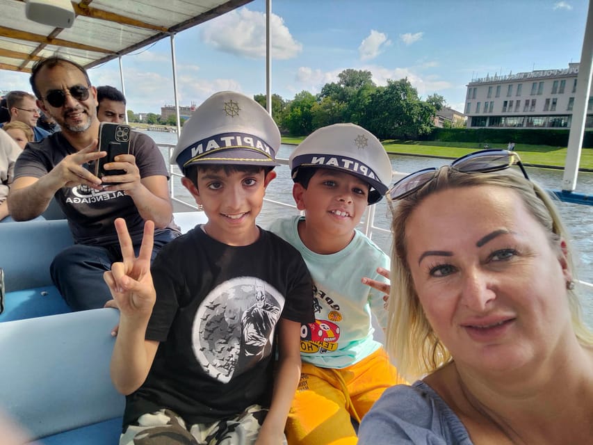 Krakow: Vistula River Cruise with Historical Views - From Powiśle Street to Wawel Hill: first views and big impressions