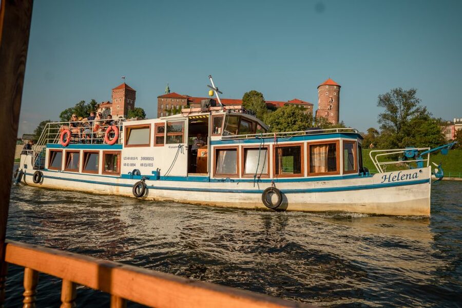 Krakow: Vistula River Sightseeing Cruise ️ - Finding the Kapitan Victor pier by Wawel Castle