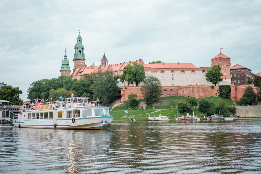 Krakow: Vistula River Sightseeing Cruise ️ - Using the onboard audio guide to connect names and views