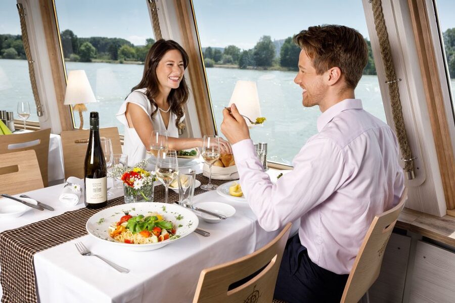 Krems: Wachau Valley River Cruise with 3-Course Meal - Seating strategy: how to get the best views without losing your meal time