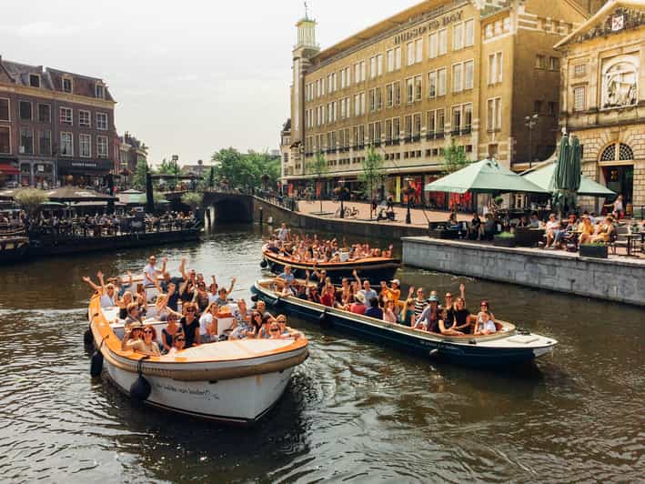 Leiden: Guided City Canal Cruise - From Aalmarkt to the Boats: Where the Cruise Starts