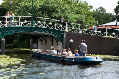 Leiden: Guided City Canal Cruise - The 1-Hour Route: City Hall, Hortus Botanicus, and De Lakenhal