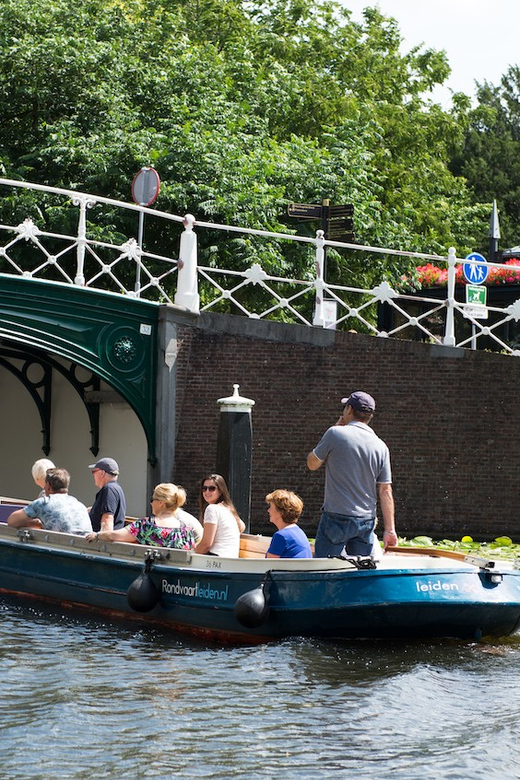 Leiden: Guided City Canal Cruise - Comfort and Weather: Jacket, Wind, and a Quiet Electric Ride