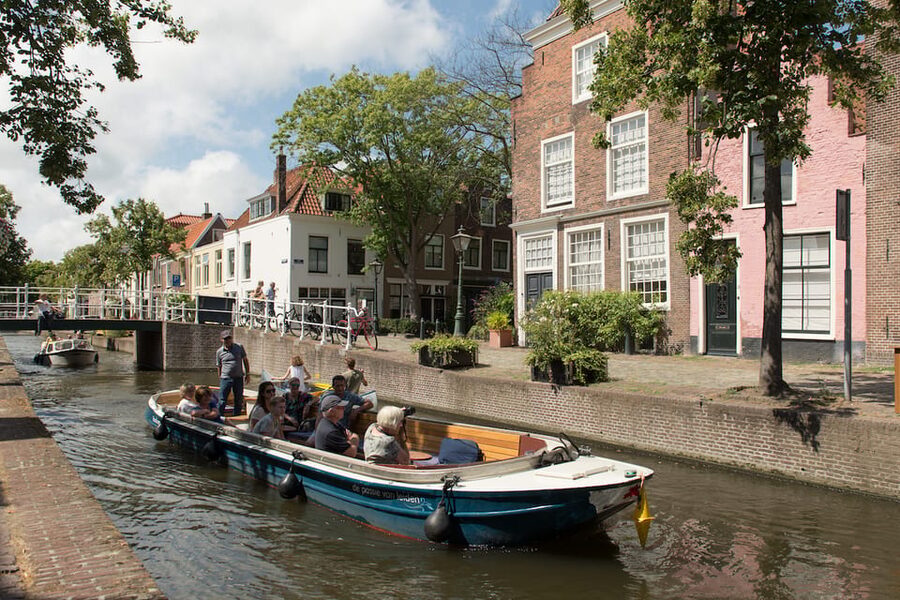 Leiden: Guided City Canal Cruise - Deck Time for Drinks and Snacks (and What You Should Know)
