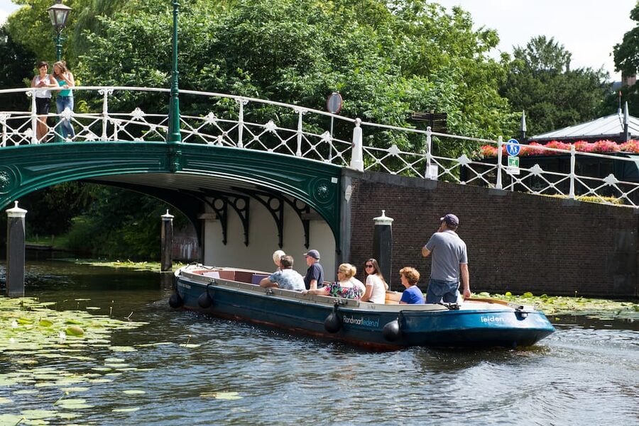 Leiden: Guided City Canal Cruise - The 1-Hour Route: City Hall, Hortus Botanicus, and De Lakenhal