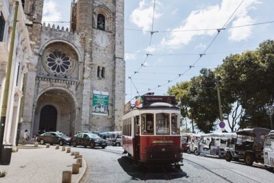Lisbon Hop-On Hop-Off Bus, Tram Tour, River Cruise for 72/96Hour - Belém Lisbon vs Modern Lisbon: which bus circuit makes sense