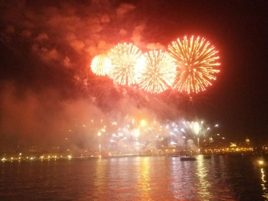 Lisbon: New Year's Eve Tagus River Cruise with Open Bar - Terreiro do Paço fireworks: how you get close without the midnight scramble