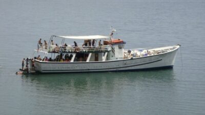 Lisbon: New Year's Eve Tagus River Cruise with Open Bar - From Blue Skipper in Alcântara to Commerce Square: the river loop that sets the mood