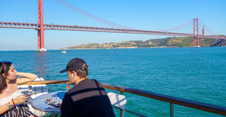 Lisbon: Tagus River Cruise with Welcome Drink - Estação Fluvial Sul e Sueste: how to exchange your voucher and board