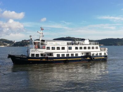 Lisbon: Tagus River Cruise with Welcome Drink - What $16 buys you: value, a welcome drink, and the audio app