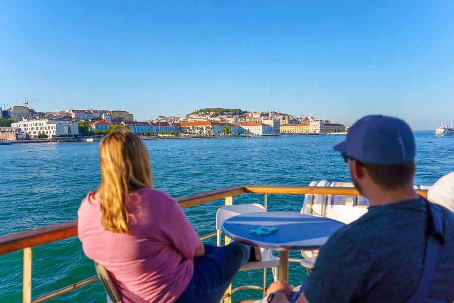 Lisbon: Tagus River Cruise with Welcome Drink - Blue Cruises APP tips: headphones and where audio actually works