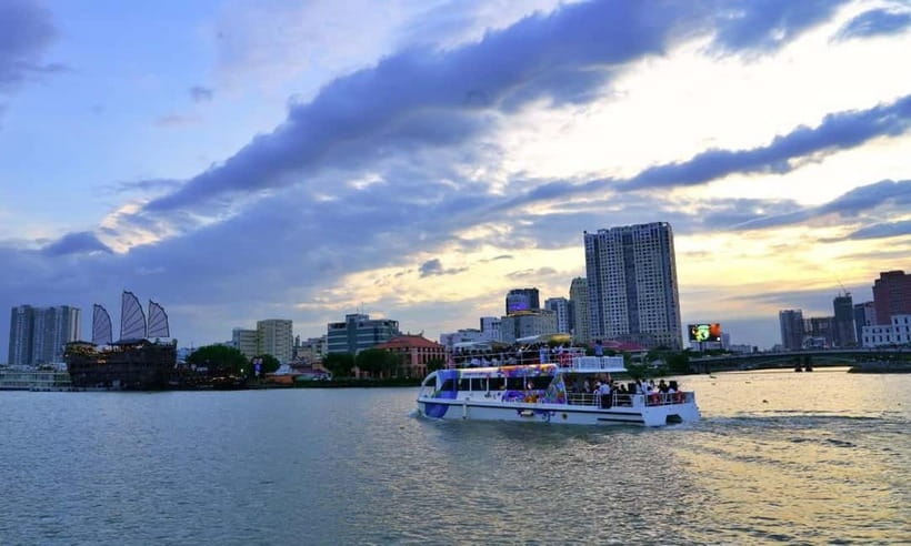Lively Saigon River Sightseeing Cruise + Guided Walking Tour - Bach Dang Photo Stop: A Quick Window for Better Shots