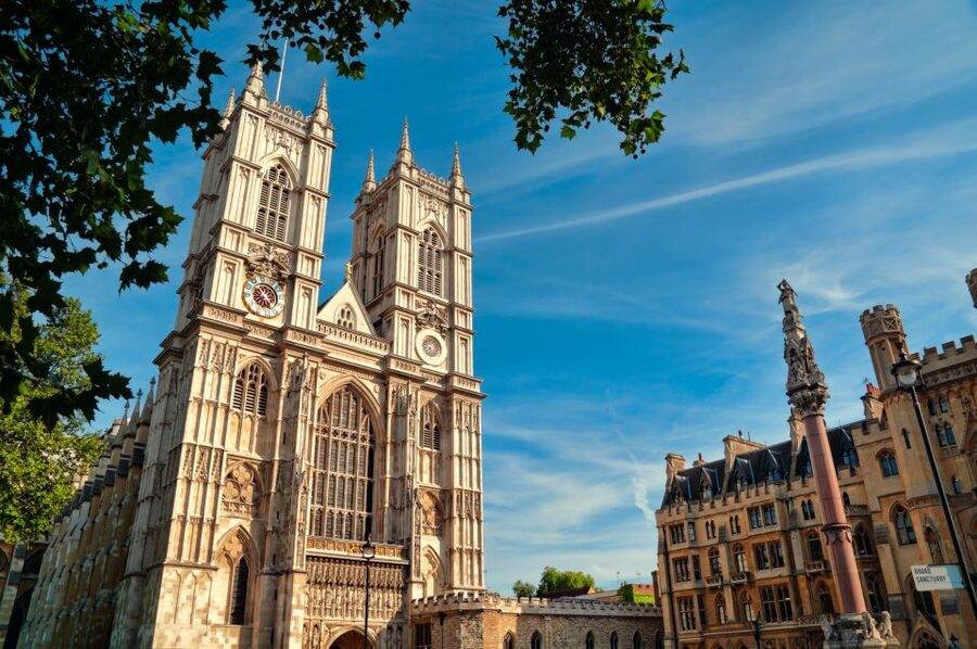 London: City Tour with River Cruise & London Eye - Tower of London and the Crown Jewels: power, prison, and legend