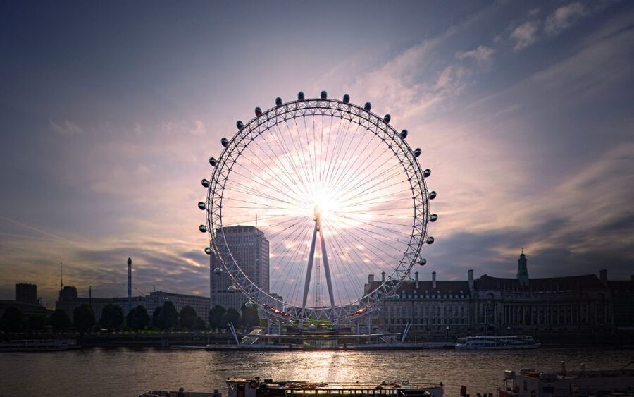 London: City Tour with River Cruise & London Eye - London Eye at a set time: the best views, with less flexibility