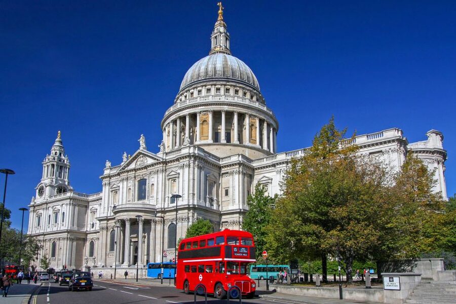 London: Crown Jewels Tour with River Cruise - Inside St. Paul’s Cathedral: Wren’s dome and royal pageantry