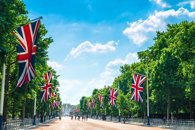 London In One Day Tour with Thames River Cruise - Westminster Abbey, Big Ben, and the Buckingham-Adjacent Storyline