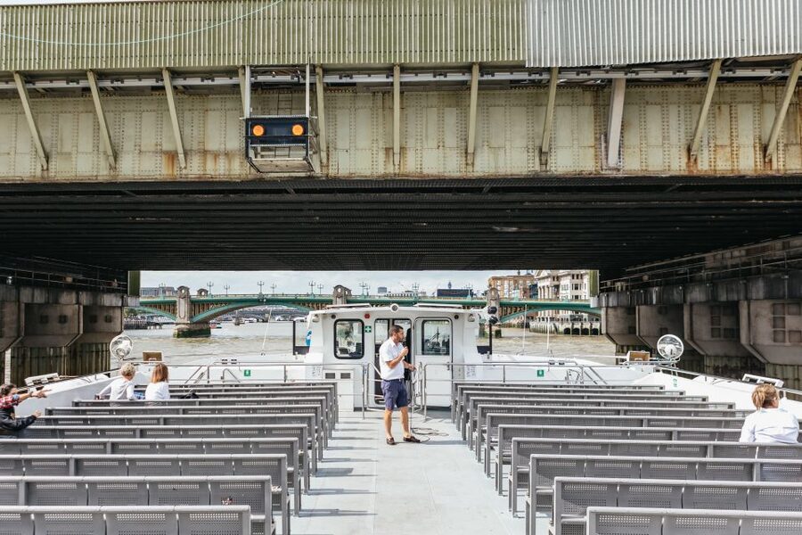 London: London Eye, River Cruise, & Hop-on Hop-off Bus Tour - Included walking tours with the 48-hour ticket: quick story boosts