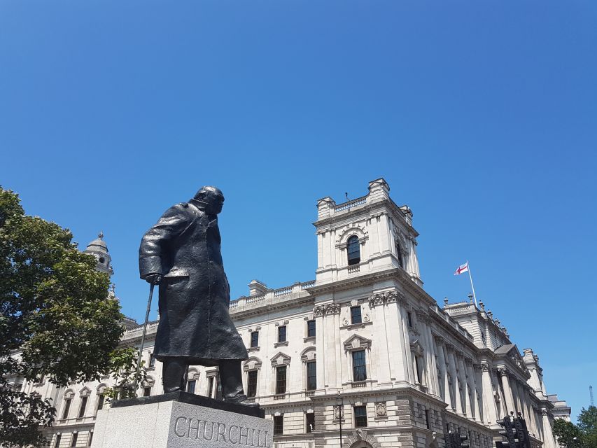 London: Thames River Cruise and 3-Hour Westminster Tour - Buckingham Palace: the photos are great, but the ceremony is the real hook