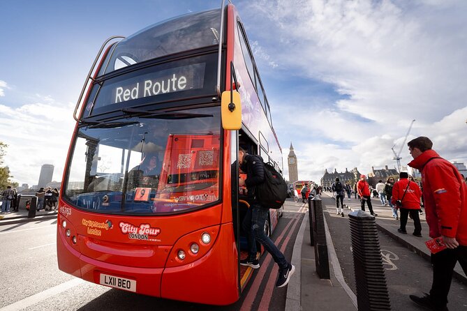 London Tour Hop-on Hop-off Bus with Optional Thames River cruise - Westminster and Buckingham: The Big Photo Run