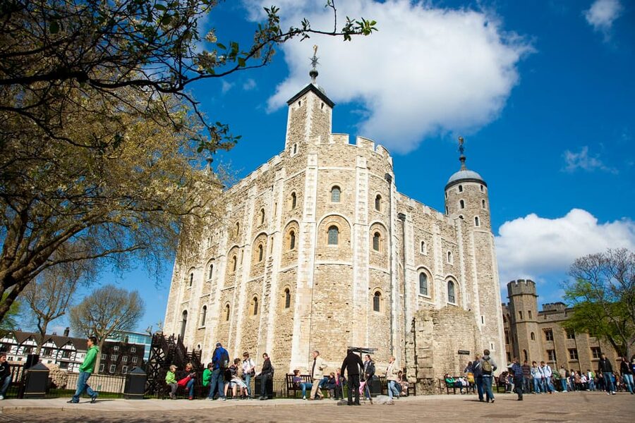 London: Tower of London, Hop-on, Hop-off Bus & River Cruise - Big views from an open-top bus (and how to pick the right moments)