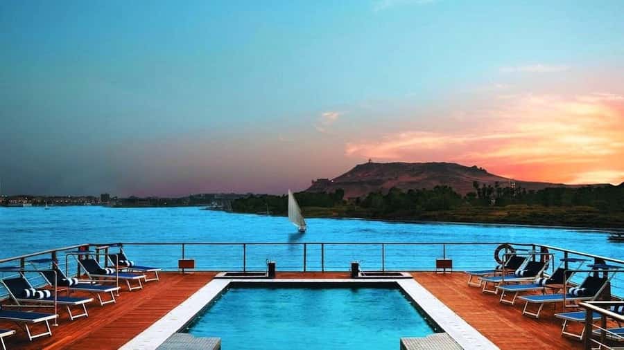 Marsa Alam: 4 Days Nile River Cruise with Guided Tours - Check-in on the Nile: photo stops, sundeck tea, and village life