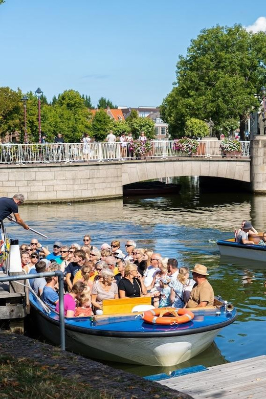 Middelburg: City Canal Cruise - The Captain and Guide: Clear Stories Without the Fuss
