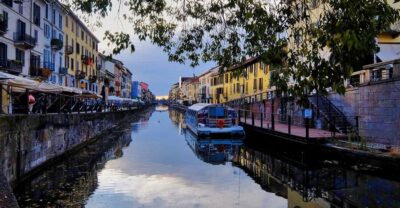 Milan: Navigli District Guided Canal Cruise - Starting at Libreria Libraccio and getting your timing right