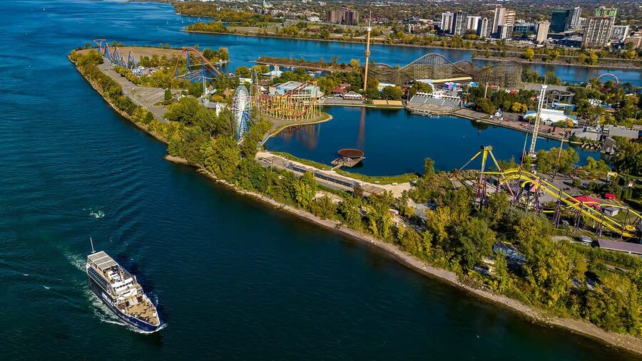 Montréal: Guided Sightseeing River Cruise - Old Port boarding: your cruise starts in Montréal’s prettiest district
