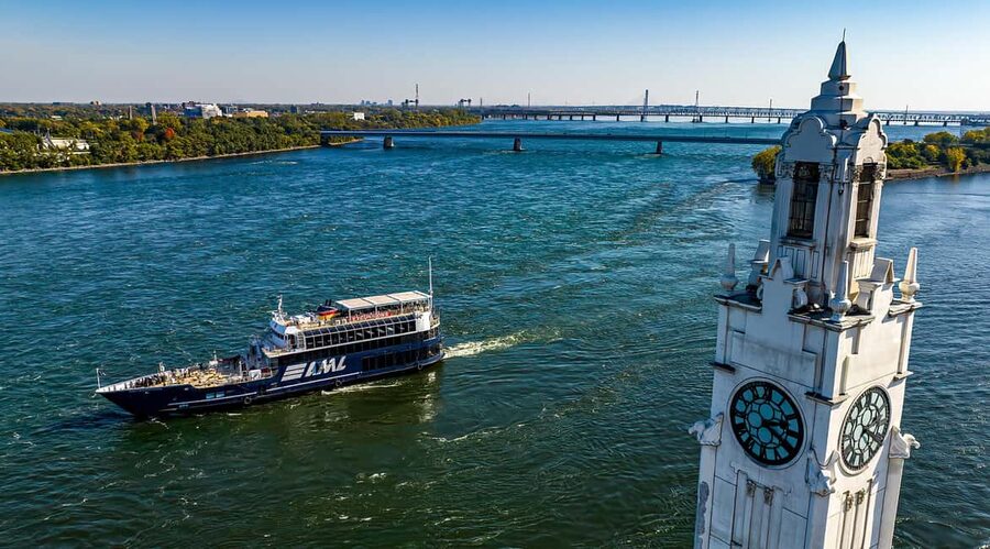 Montréal: Guided Sightseeing River Cruise - Onboard guide + audio: making the landmarks click without spoiling the relaxation