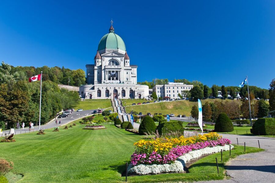 Montreal: Small Group Tour with River Cruise and Notre Dame - McGill, Chinatown, and downtown drive-bys: how to use the window time