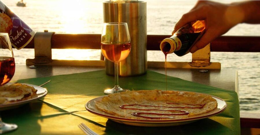 Nijmegen: River Cruise with All-You-Can-Eat Dutch Pancakes - The Waal River in Nijmegen: 75 minutes that actually feels like a getaway