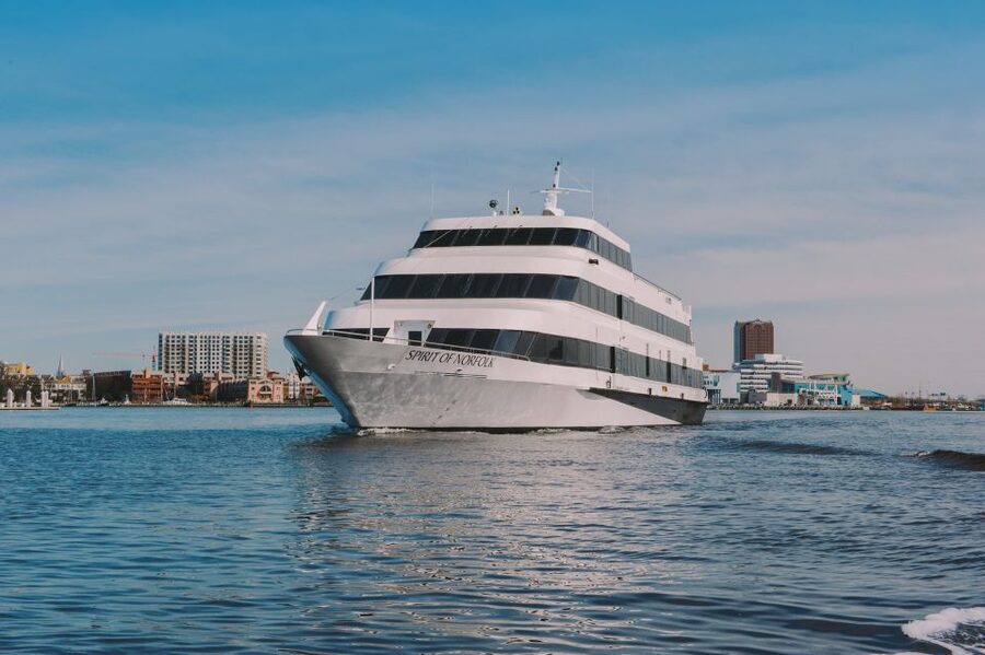 Norfolk: City Cruises Sunday Buffet Brunch River Cruise - DJ, Games, and Live Narration: The Vibe on the Water