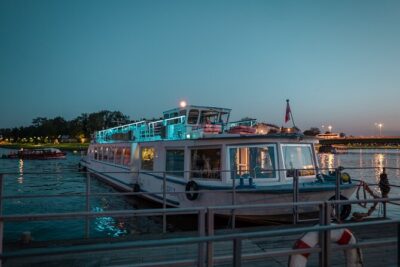 One Hour River Cruise in Krakow - The sights you’ll actually get: Wawel, Kazimierz, and more