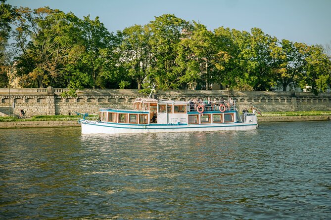 One Hour River Cruise in Krakow - The main drawback to keep in mind: sound and timing surprises