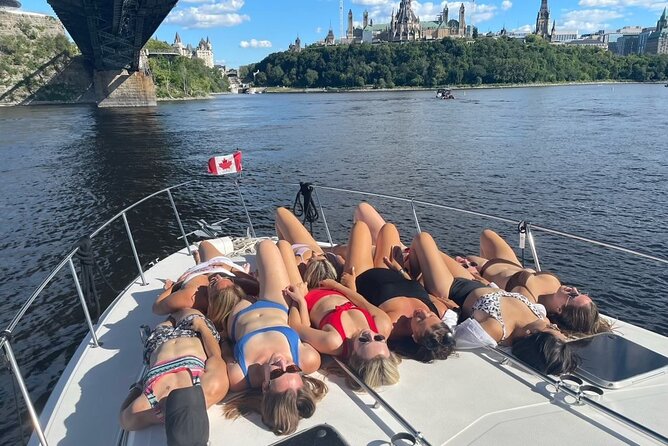 Ottawa: 1-Hr. Public Tour on a Real Yacht (Thurs. to Sun. @ 6 PM) - Onboard Music and Comfort: What the Real Yacht Experience Adds
