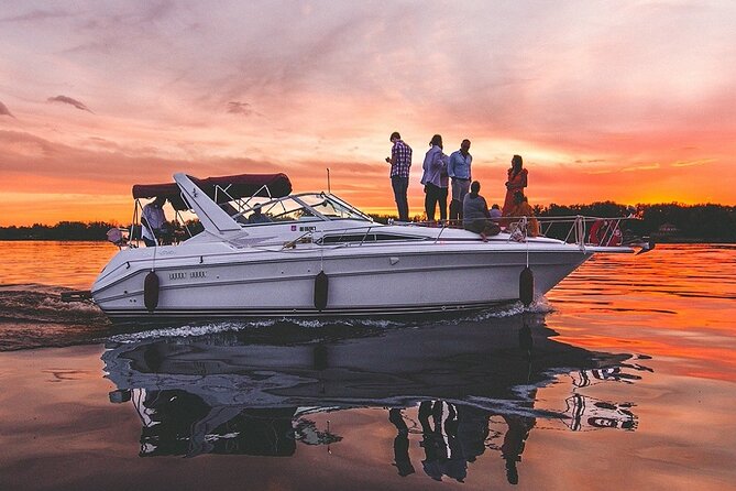 Ottawa: 1-Hr. Public Tour on a Real Yacht (Thurs. to Sun. @ 6 PM) - The Yacht Crew Makes the Trip Feel Effortless