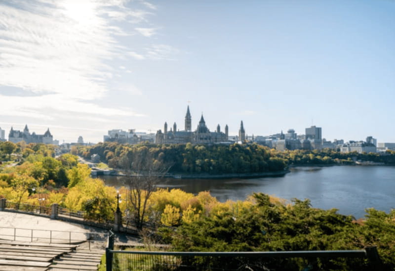 Ottawa Premium Small Group Tour with Canal Cruise - A 4-hour Ottawa hit: small van, big sights
