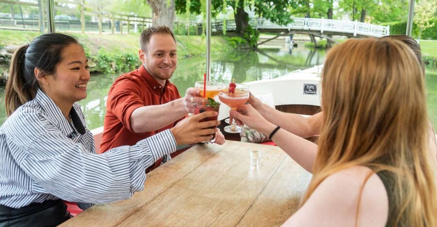 Oxford: Evening Sightseeing River Cruise with a Cocktail - A 45-minute Oxford Thames reset at Folly Bridge