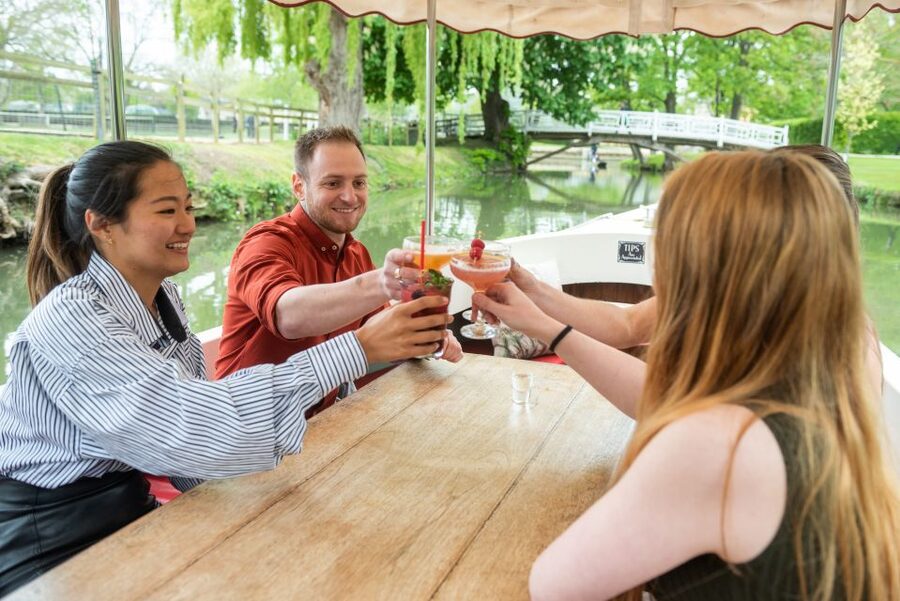 Oxford: Evening Sightseeing River Cruise with a Cocktail - From Folly Restaurant to Christ Church Meadows and the regatta course
