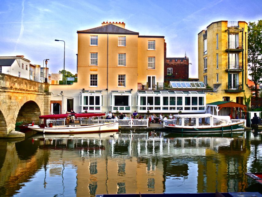 Oxford: Guided Sightseeing River Cruise - Meeting Up at The Folly Restaurant: Drinks, Seats, and a Fast Start