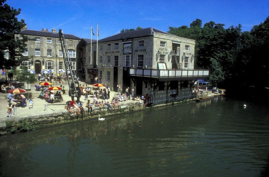 Oxford: Sightseeing River Cruise - University Regatta Course: Seeing Oxford Colleges and the River’s Real Rhythm