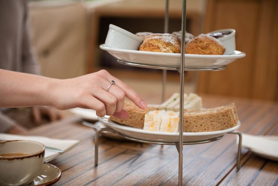Oxford: Sightseeing River Cruise with Afternoon Tea - Iffley Lock: when the river slows and the scenery gets sharper