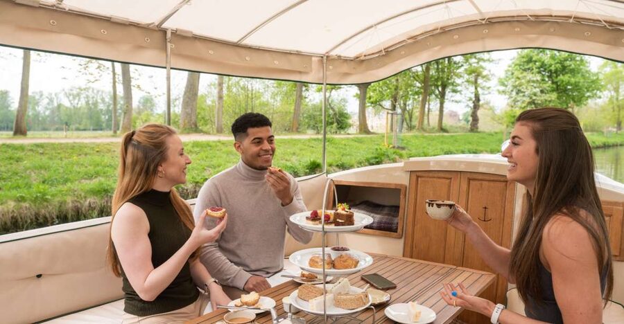Oxford: Sightseeing River Cruise with Afternoon Tea - Rose Island: Alice Liddell’s Oxford moment from the water